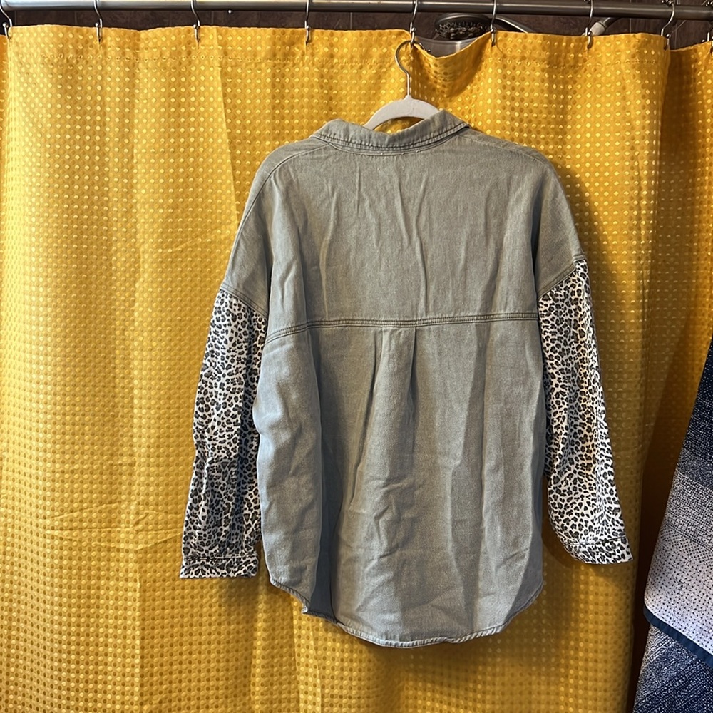 POL Vintage Style Hi-Low Leopard Cheetah
Shacket Shirt Jacket: Olive Army Green - Picture 8 of 8